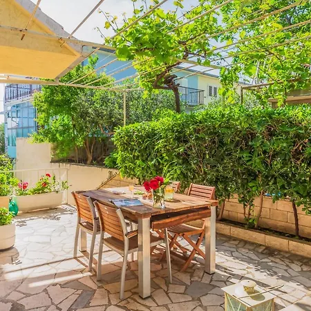 Seaside Family Apartment Omis