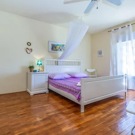 Seaside Family Apartman